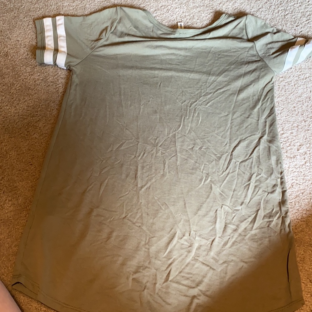 Light weight tee - Picture 2 of 3